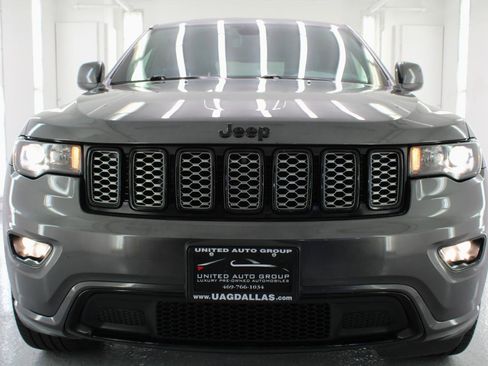 Used 2019 Jeep Grand Cherokee Altitude AWD/4WD image 27