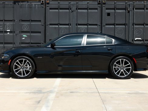 Used 2023 Dodge Charger R/T RWD image 4