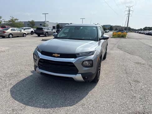 Used 2023 Chevrolet TrailBlazer LT AWD/4WD image 3