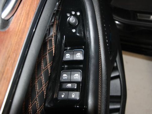 Used 2023 Jeep Grand Cherokee L Summit w/ Advanced Protech Group IV AWD/4WD image 6