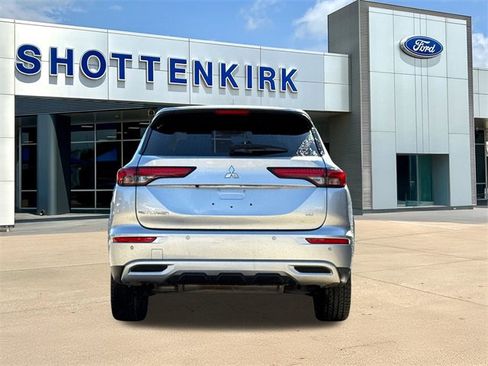 Used 2024 Mitsubishi Outlander SE Black Edition image 7