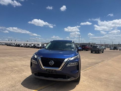 Certified 2023 Nissan Rogue SV w/ SV Premium B Package FWD image 6