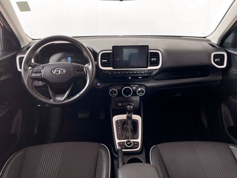 Used 2025 Hyundai Venue Limited FWD image 30