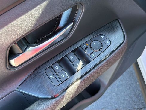 Used 2025 Nissan Kicks SV FWD image 30