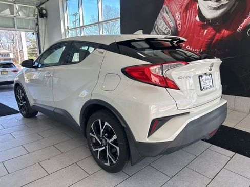 Used 2018 Toyota C-HR XLE image 3
