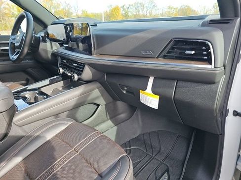 Used 2025 Chevrolet Tahoe High Country image 36