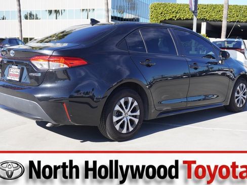 Certified 2022 Toyota Corolla LE image 4