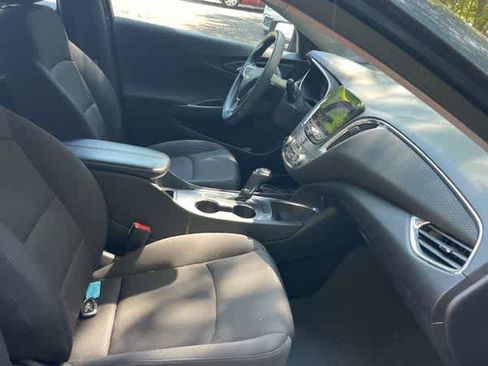 Used 2019 Chevrolet Malibu LT FWD image 17