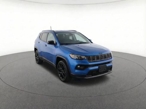Used 2026 Jeep Compass Latitude image 2