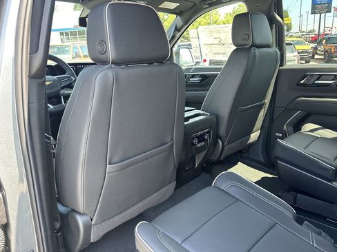 New 2025 Chevrolet Suburban Premier image 24