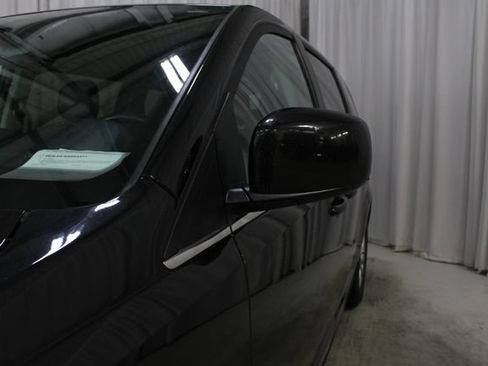 Used 2019 Dodge Grand Caravan SXT FWD image 32