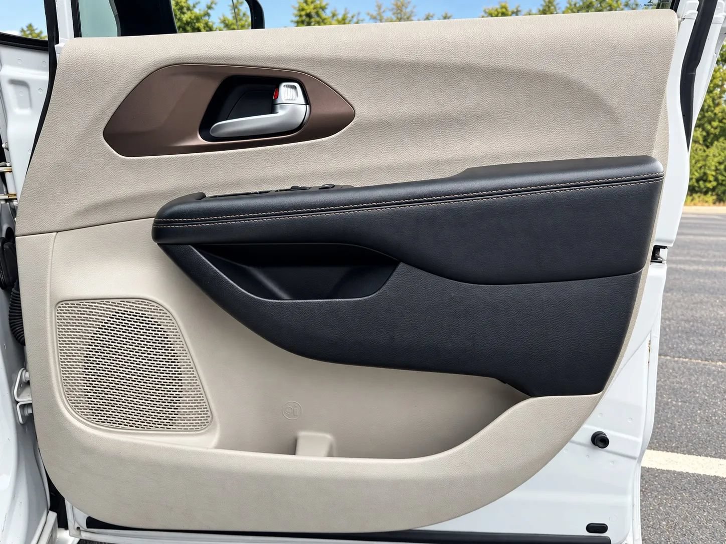 Used 2017 Chrysler Pacifica LX FWD image 24
