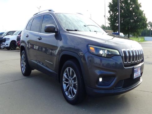 Used 2020 Jeep Cherokee Latitude Plus w/ Cold Weather Group FWD image 4