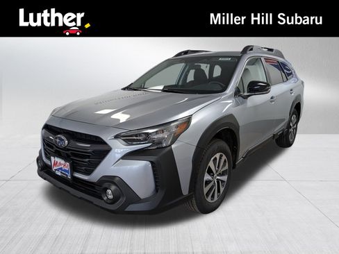 Used 2025 Subaru Outback Premium image 1