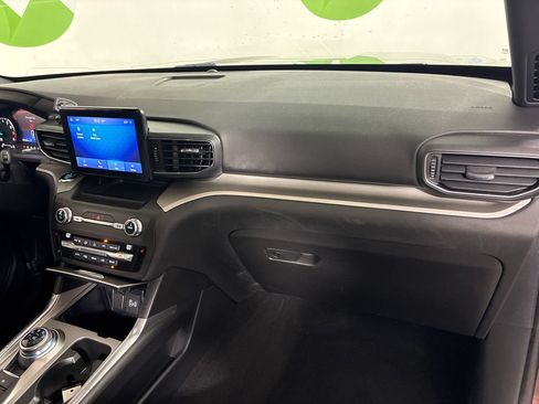 Used 2020 Ford Explorer XLT w/ Equipment Group 202A AWD/4WD image 32