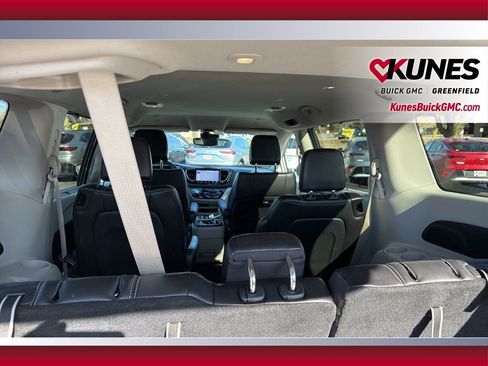 Used 2024 Chrysler Pacifica Touring-L image 41