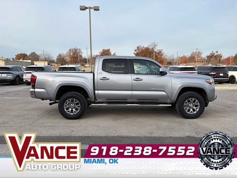 Used 2018 Toyota Tacoma SR5 image 8