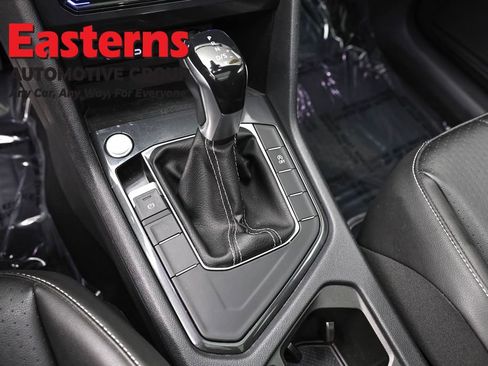 Used 2022 Volkswagen Tiguan SE w/ Panoramic Sunroof Package image 13