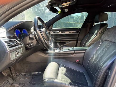 Used 2017 BMW 750i xDrive image 9