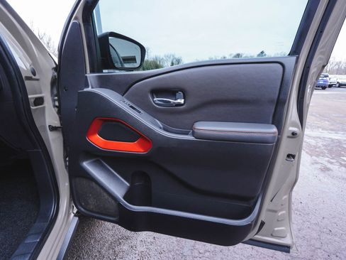 Used 2022 Nissan Frontier PRO-4X image 11