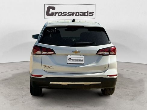 Used 2024 Chevrolet Equinox LT w/ LPO, Floor Liner Package FWD image 4