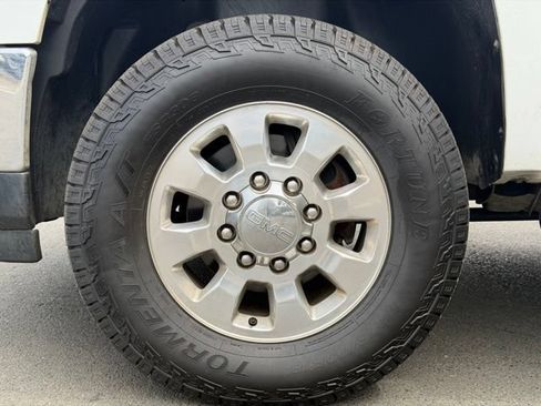 Used 2014 GMC Sierra 2500 SLE w/ SLE Preferred Package AWD/4WD image 9