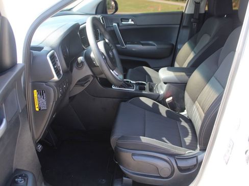 Used 2022 Kia Sportage LX FWD image 3