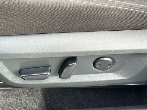 Used 2025 Nissan Rogue SV FWD image 22