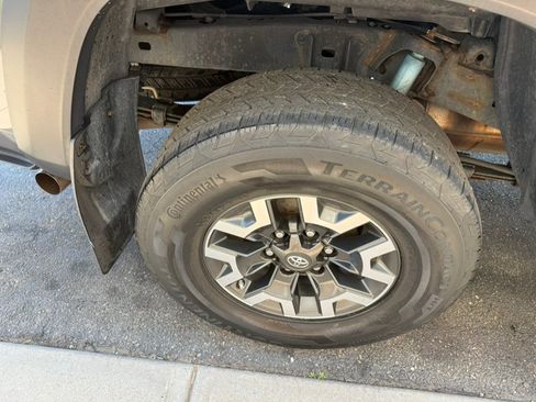 Used 2017 Toyota Tacoma TRD Off-Road w/ Tow Package (A/T) AWD/4WD image 7