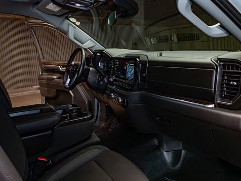 Used 2024 GMC Sierra 1500 Elevation image 17