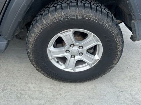 Used 2019 Jeep Wrangler Unlimited Sport S image 4