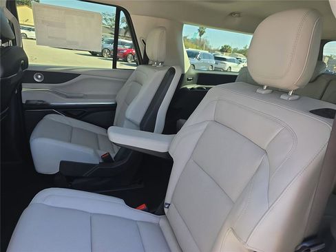 New 2026 Lincoln Navigator L Reserve AWD/4WD image 16