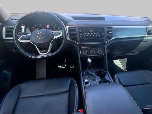 Used 2021 Volkswagen Atlas SE w/ Panoramic Sunroof Package FWD image 16