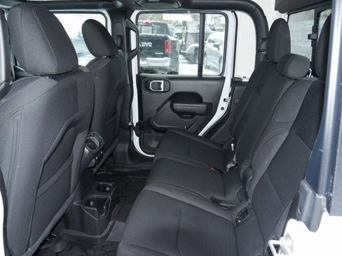 Used 2022 Jeep Gladiator Sport image 24