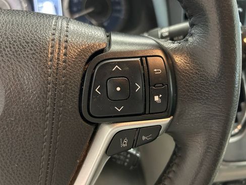 Used 2019 Toyota Sienna XLE w/ XLE Navigation Package FWD image 12