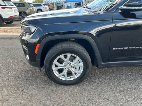 Used 2023 Jeep Grand Cherokee Limited AWD/4WD image 26