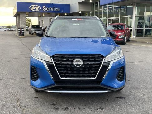 Used 2024 Nissan Kicks SV image 2