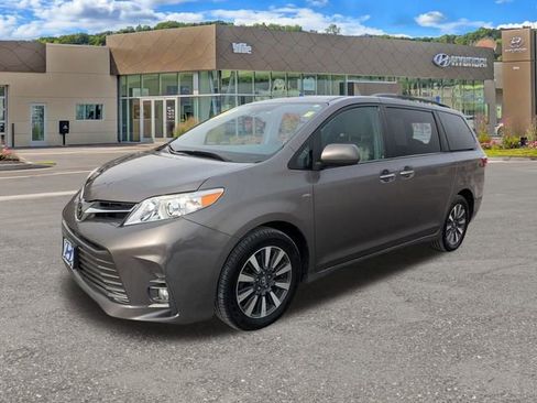Used 2018 Toyota Sienna XLE Premium image 7