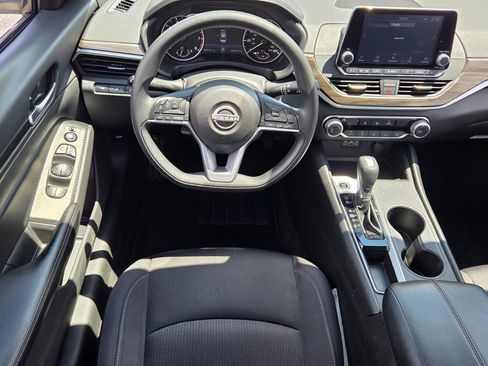 Used 2025 Nissan Altima 2.5 SV FWD image 7
