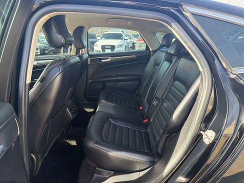 Used 2018 Ford Fusion SE w/ Fusion SE Technology Package image 11