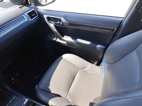Used 2022 Lexus GX 460 Premium w/ Premium Package image 13