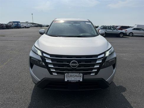 Used 2024 Nissan Rogue SV FWD image 2