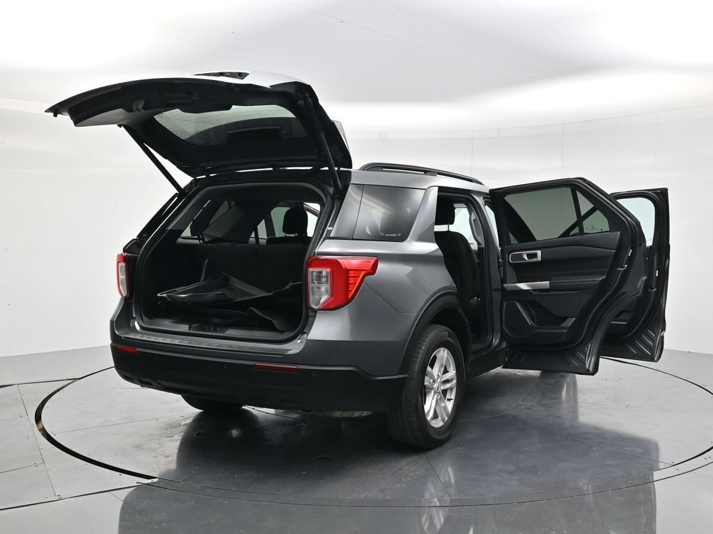Used 2023 Ford Explorer XLT AWD/4WD image 56