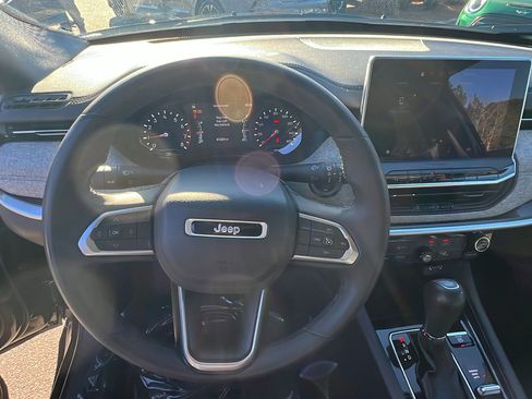 Used 2024 Jeep Compass Latitude image 25