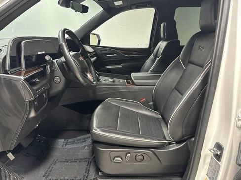 Used 2023 Cadillac Escalade Premium Luxury AWD/4WD image 13