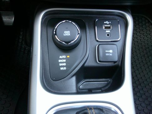 Used 2019 Jeep Compass Latitude w/ Popular Equipment Group AWD/4WD image 90