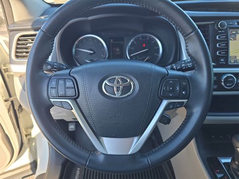 Used 2018 Toyota Highlander Limited image 24