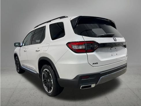 New 2026 Honda Pilot Touring image 3