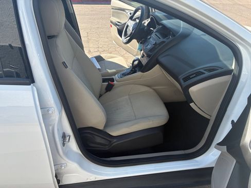 Used 2016 Ford Focus SE w/ SE Power Seat Package image 31