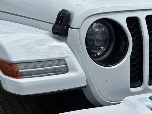 Used 2023 Jeep Wrangler Unlimited Sahara AWD/4WD image 10